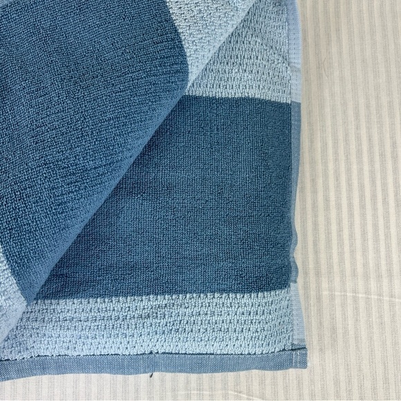 Lacoste Bath Towels Blue Big Crocodile Logo 30" x 52" 100% Cotton Set of 2 NEW - Picture 5 of 8